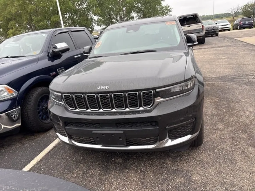 2022 Jeep Grand Cherokee Limited photo 1