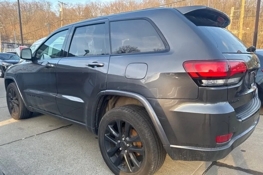 2018 Jeep Grand Cherokee Altitude photo 1