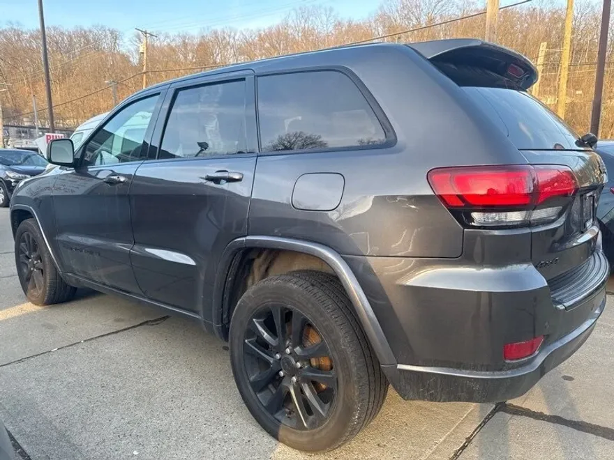2018 Jeep Grand Cherokee Altitude photo 1