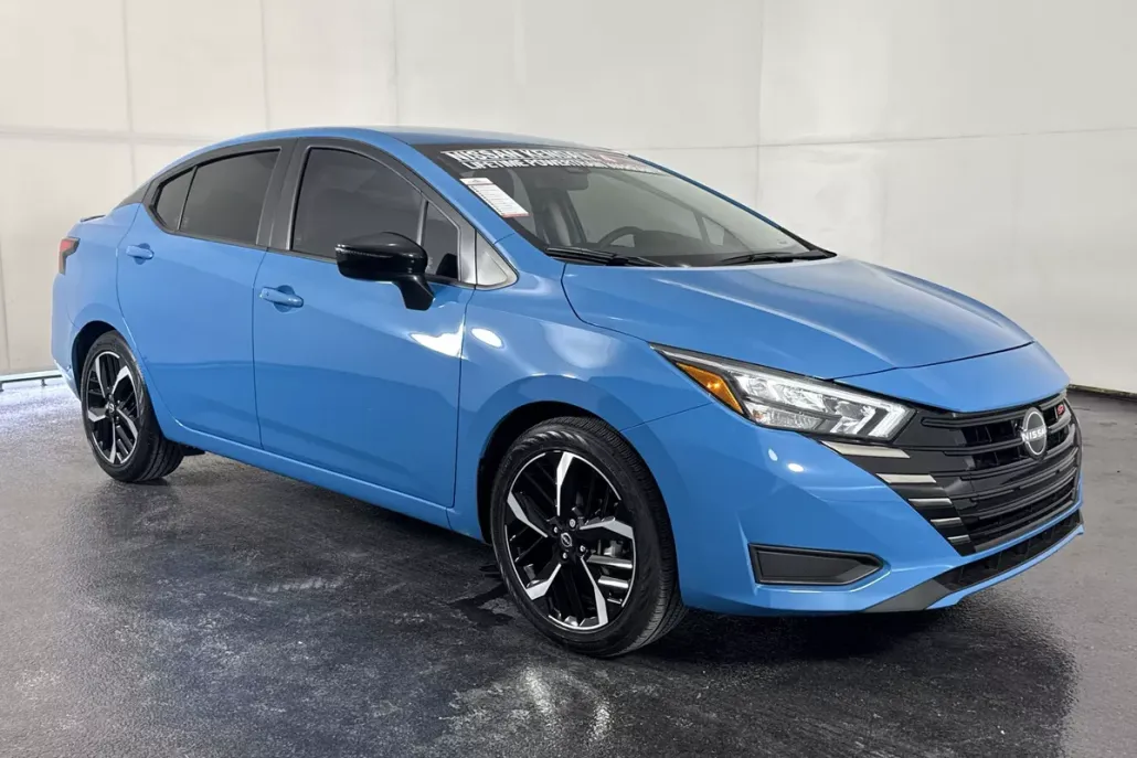 2025 Nissan Versa SR photo 1