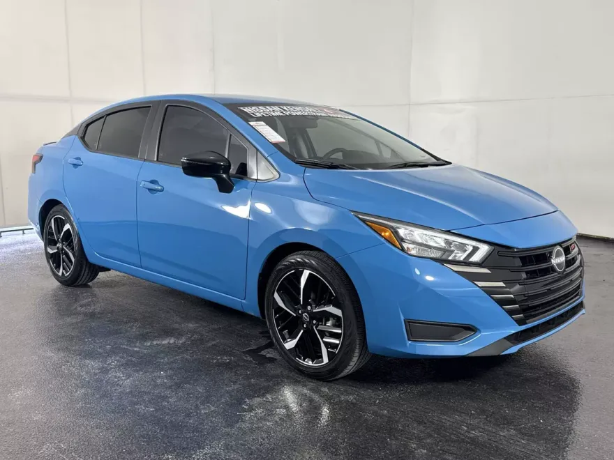 2025 Nissan Versa SR photo 1