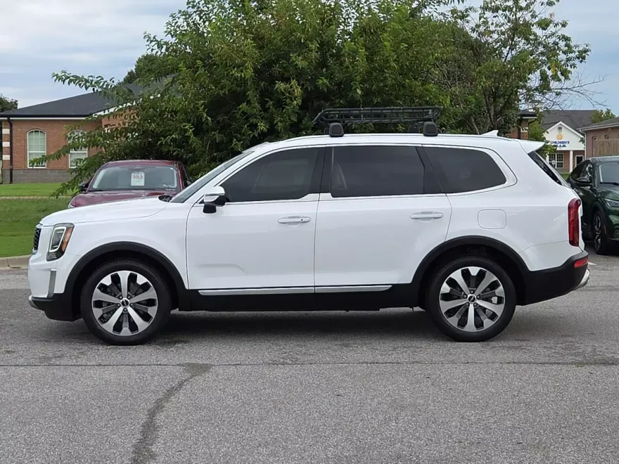 2022 Kia Telluride S photo 1