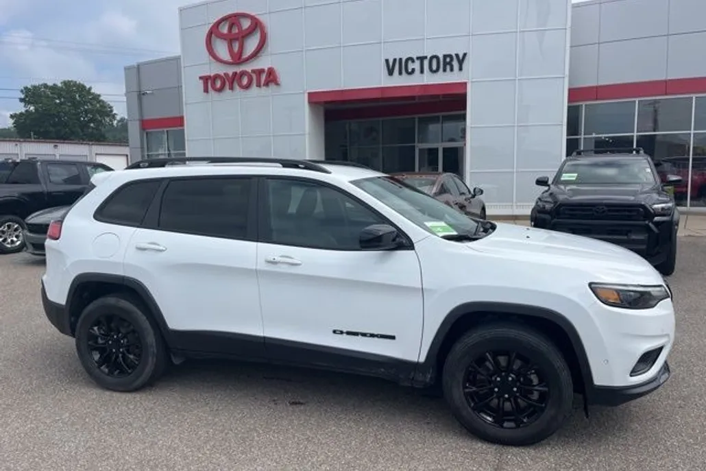 2023 Jeep Cherokee Altitude photo 1