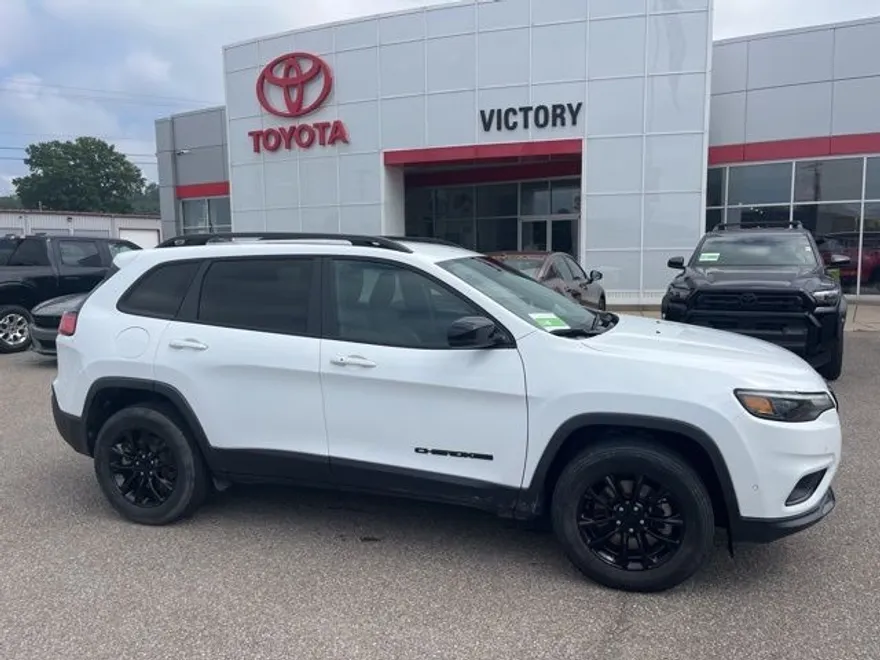 2023 Jeep Cherokee Altitude photo 1