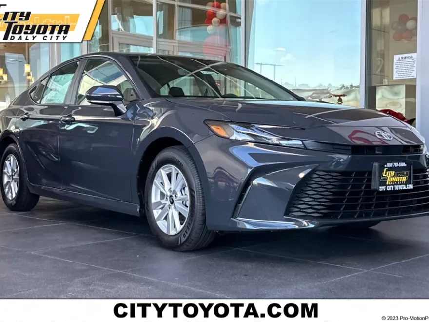 2025 Toyota Camry LE photo 1