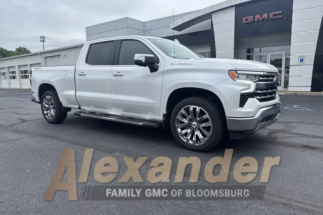 2023 Chevrolet Silverado 1500 LTZ photo 1