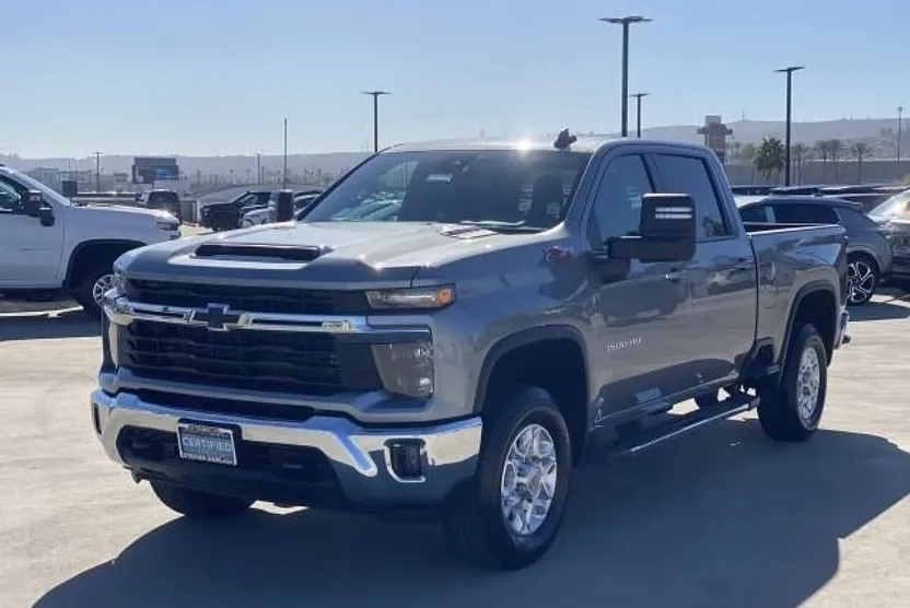 2024 Chevrolet Silverado 3500HD LT photo 1
