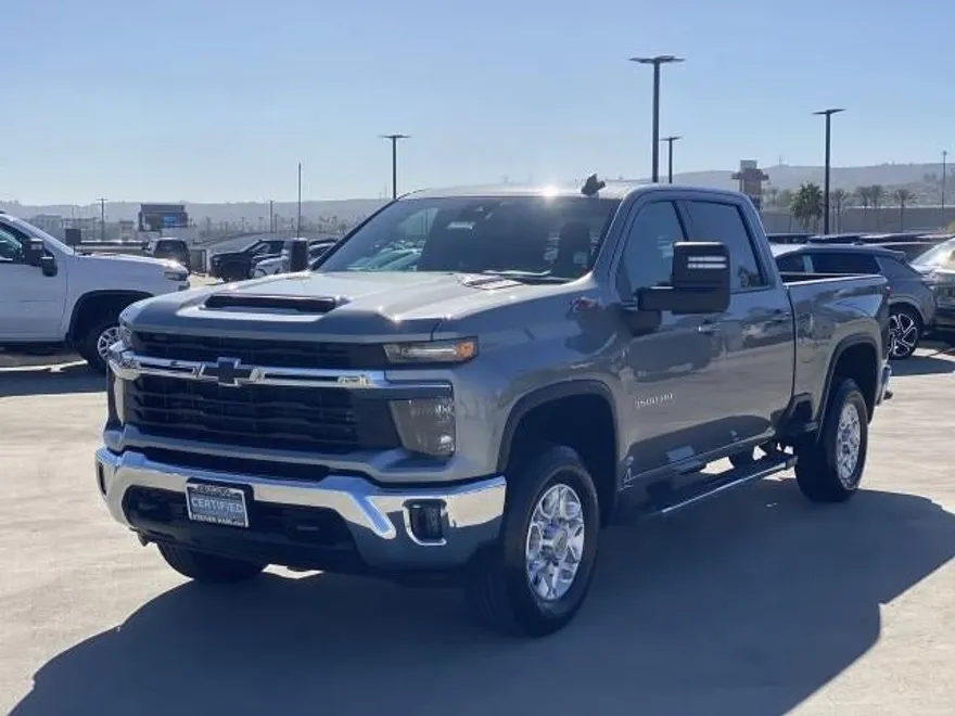 2024 Chevrolet Silverado 3500HD LT photo 1