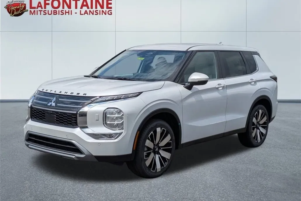 2025 Mitsubishi Outlander SE photo 1