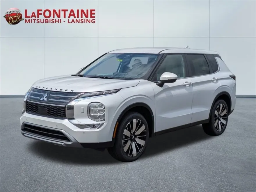 2025 Mitsubishi Outlander SE photo 1
