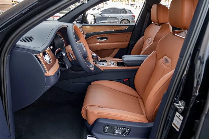 2025 Bentley Bentayga EWB photo 1