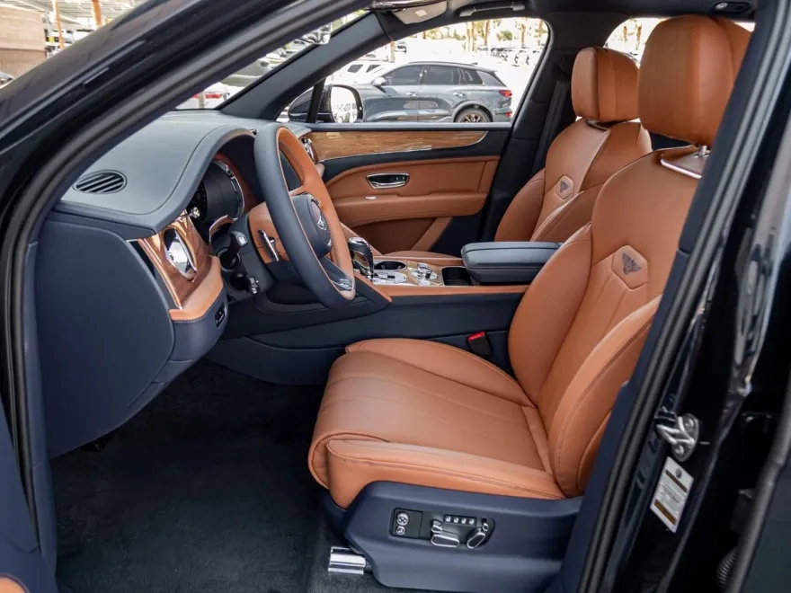 2025 Bentley Bentayga EWB photo 1