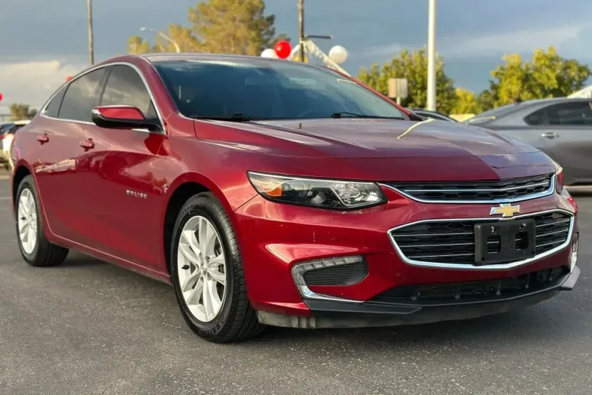 2017 Chevrolet Malibu 1LT photo 1