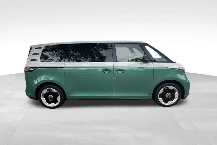 2025 Volkswagen ID. Buzz Pro Plus photo 1