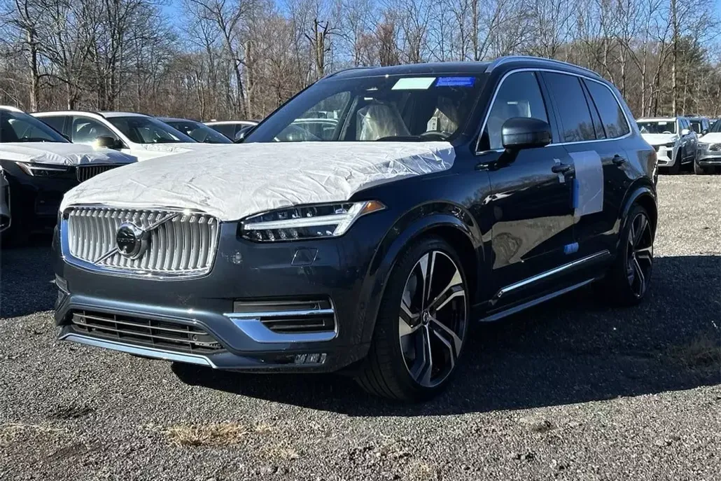 2025 Volvo XC90 photo 1