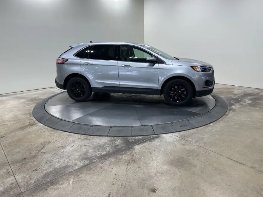 2023 Ford Edge SEL photo 1