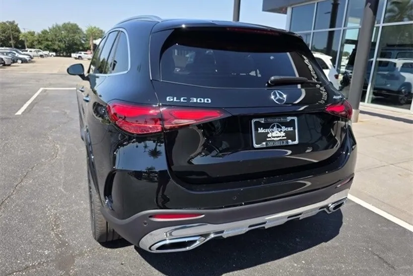 2026 Mercedes Benz GLC 300 4MATIC photo 1