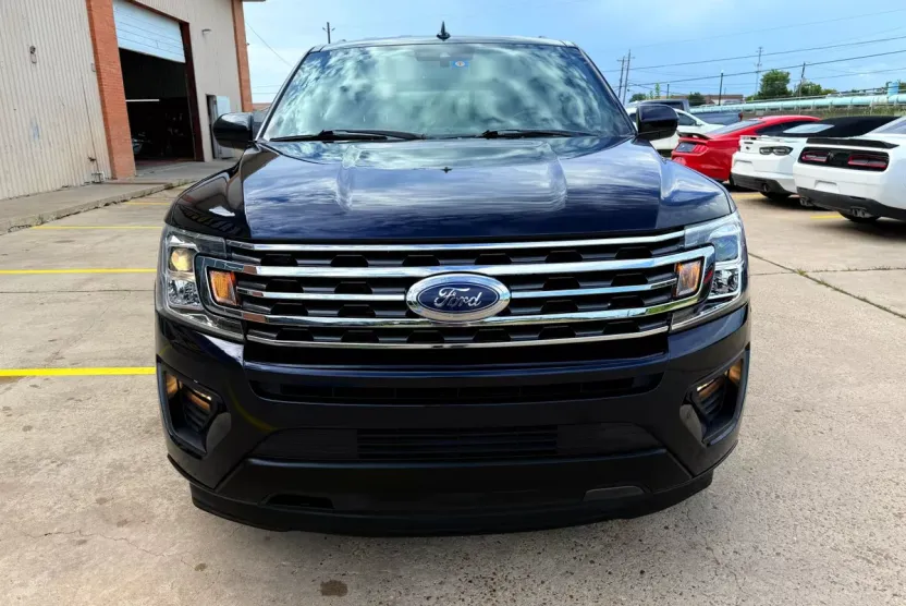 2021 Ford Expedition XLT photo 1
