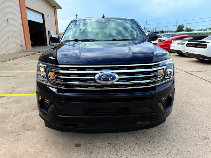 2021 Ford Expedition XLT photo 1