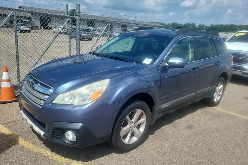2013 Subaru Outback 3.6R Limited photo 1