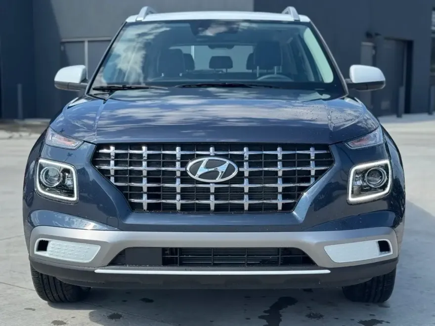2025 Hyundai Venue Limited photo 1