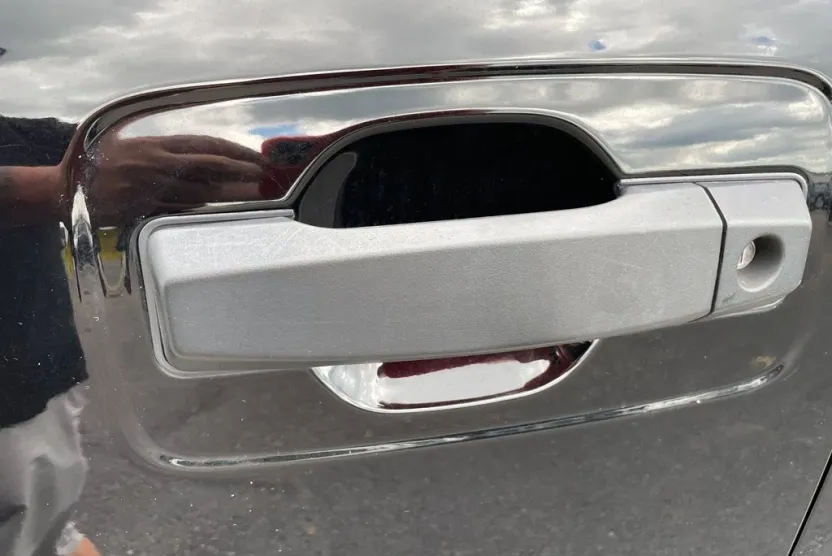 2024 Nissan Titan SV photo 1