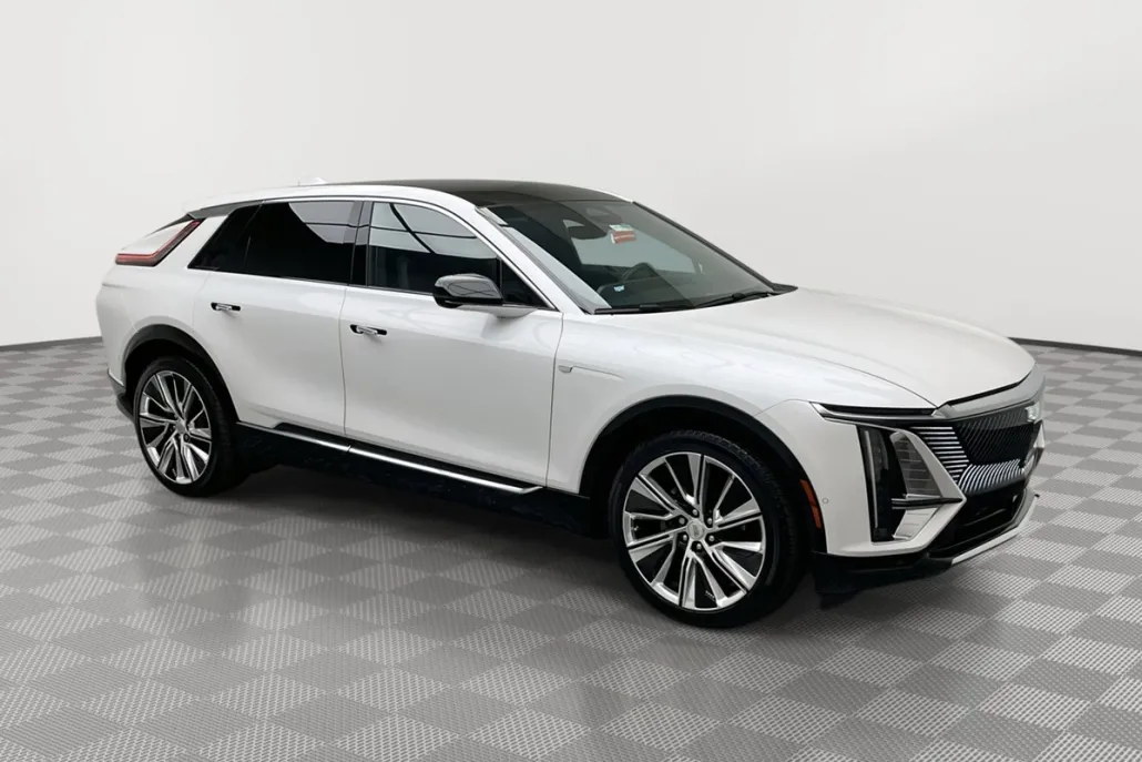2024 Cadillac Lyriq Luxury photo 1