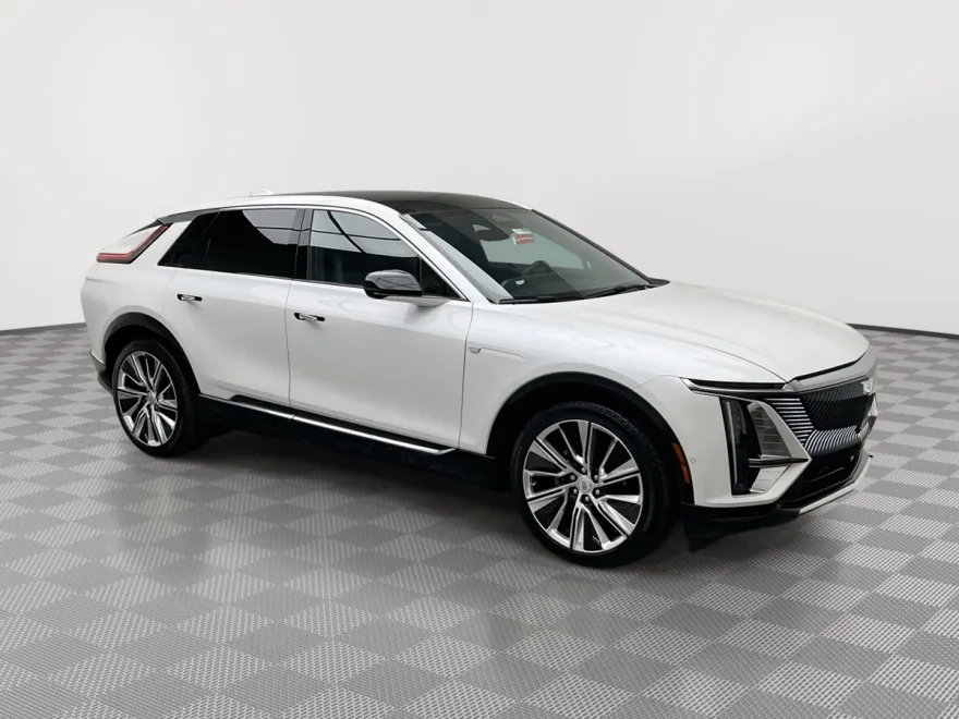 2024 Cadillac Lyriq Luxury photo 1
