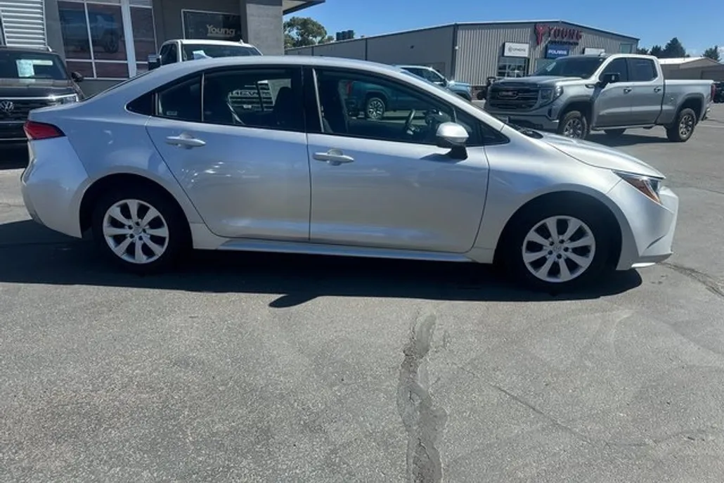 2024 Toyota Corolla LE photo 1