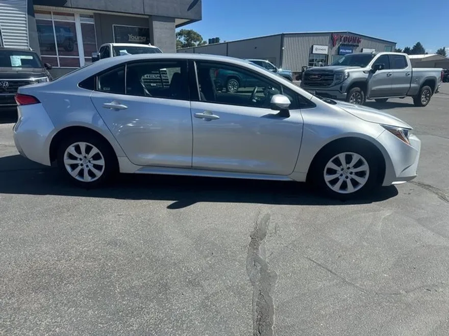 2024 Toyota Corolla LE photo 1