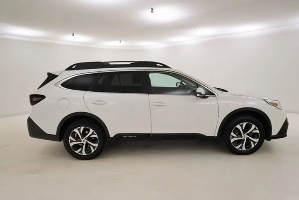 2022 Subaru Outback Limited XT photo 1