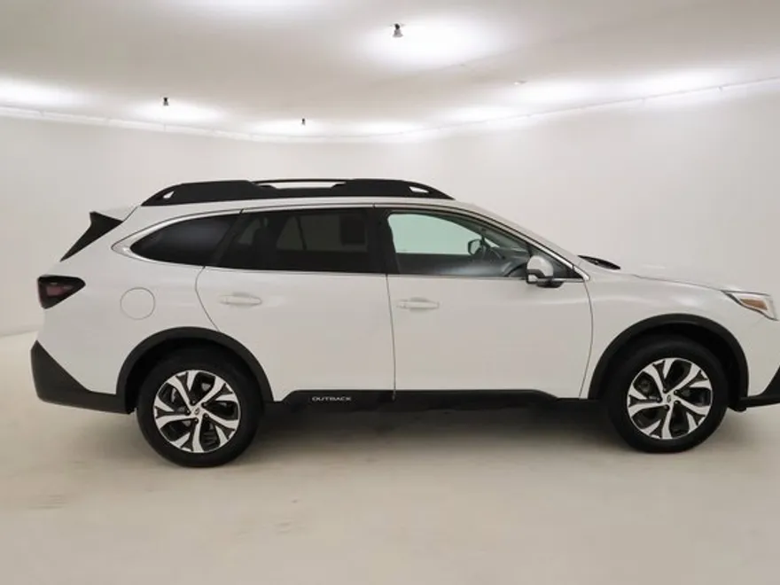 2022 Subaru Outback Limited XT photo 1
