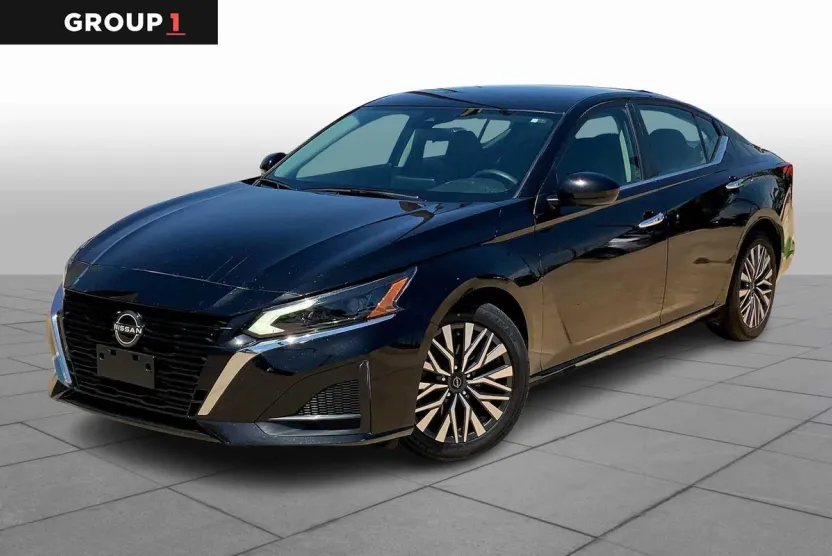 2023 Nissan Altima 2.5 SV photo 1
