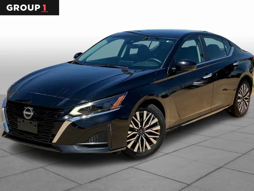 2023 Nissan Altima 2.5 SV photo 1