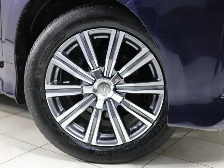 2017 Lexus LX 570 photo 14