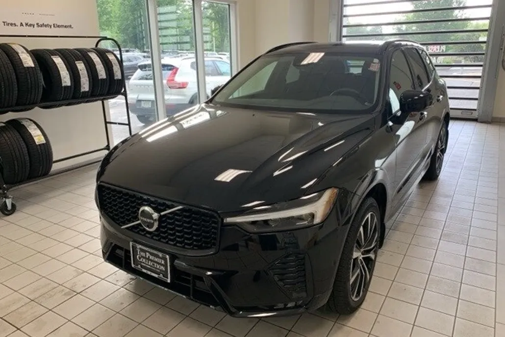 2024 Volvo XC60 B5 Plus photo 1