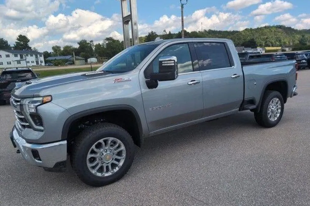 2025 Chevrolet Silverado 3500HD LTZ photo 1