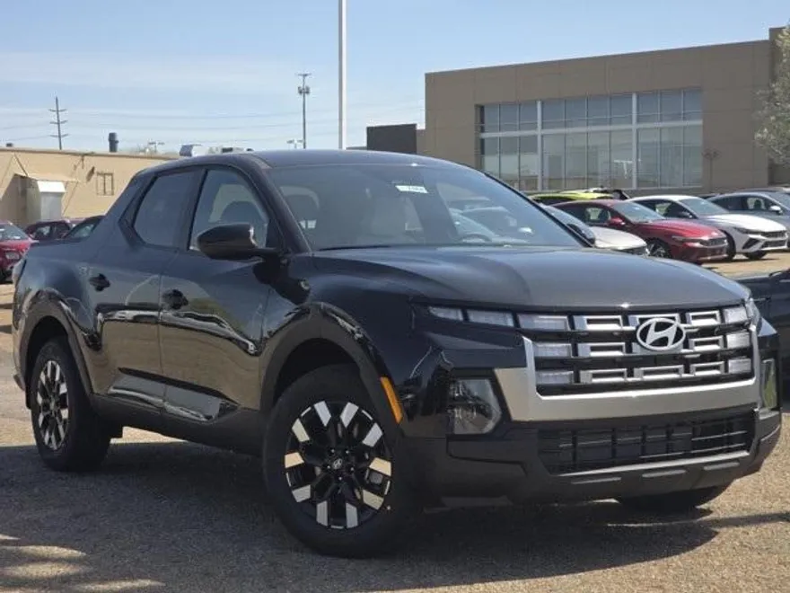 2025 Hyundai Santa Cruz SE photo 1