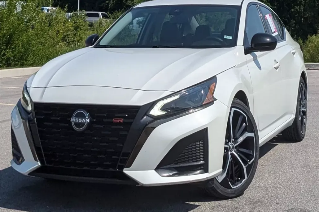 2023 Nissan Altima 2.5 SR photo 1