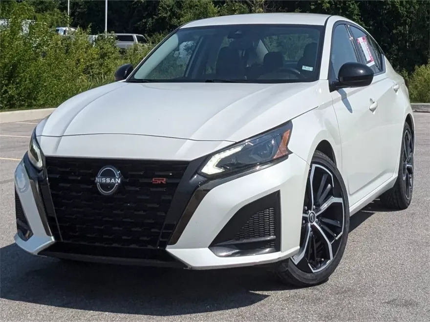 2023 Nissan Altima 2.5 SR photo 1