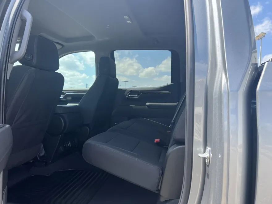 2025 Chevrolet Silverado 1500 LT photo 1