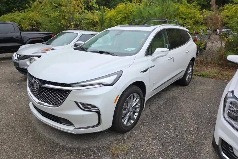 2022 Buick Enclave Avenir photo 1
