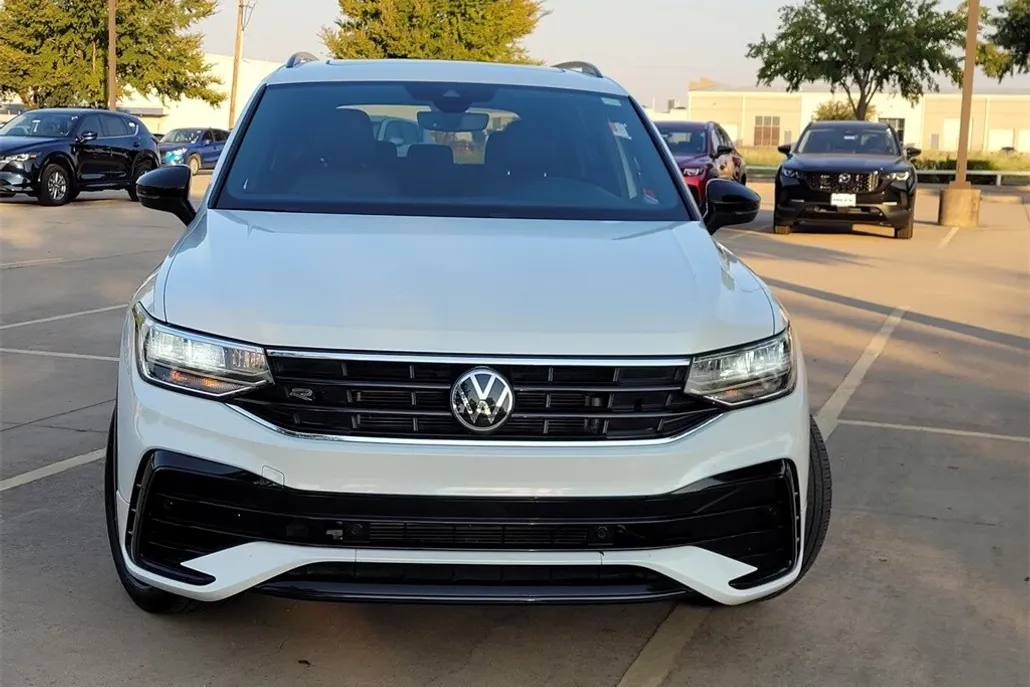 2023 Volkswagen Tiguan SE R-Line Black photo 1