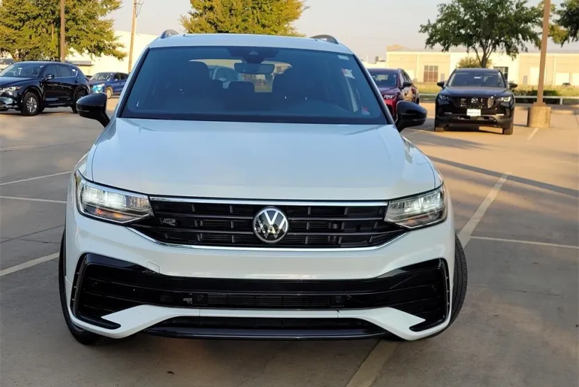2023 Volkswagen Tiguan SE R-Line Black photo 1