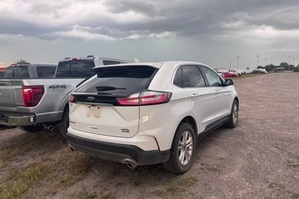 2020 Ford Edge SEL photo 1