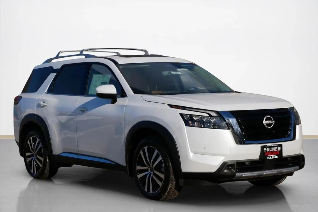 2025 Nissan Pathfinder Platinum photo 1