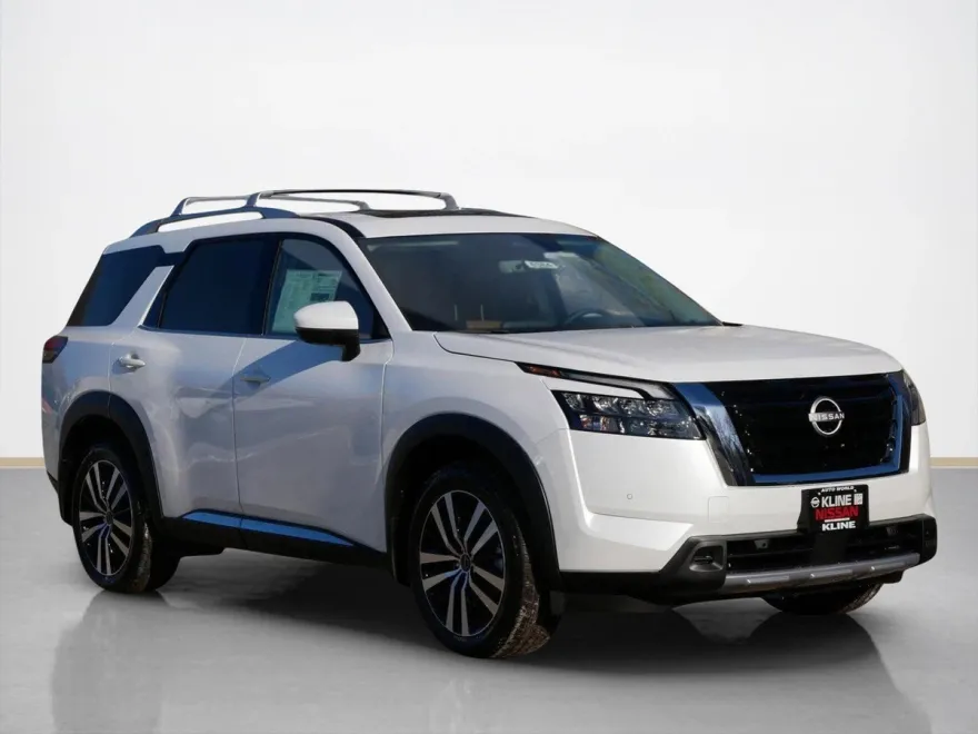2025 Nissan Pathfinder Platinum photo 1