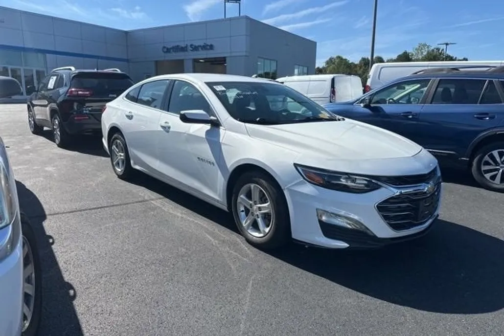 2021 Chevrolet Malibu LS photo 1