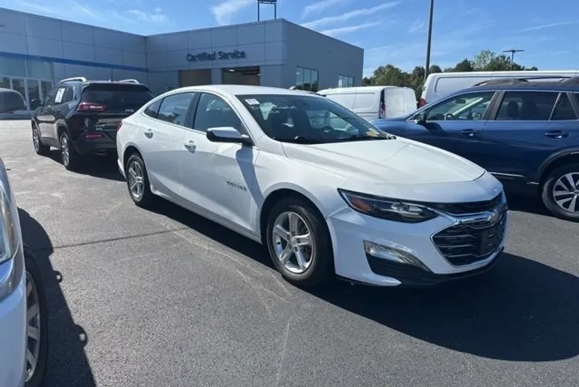2021 Chevrolet Malibu LS photo 1