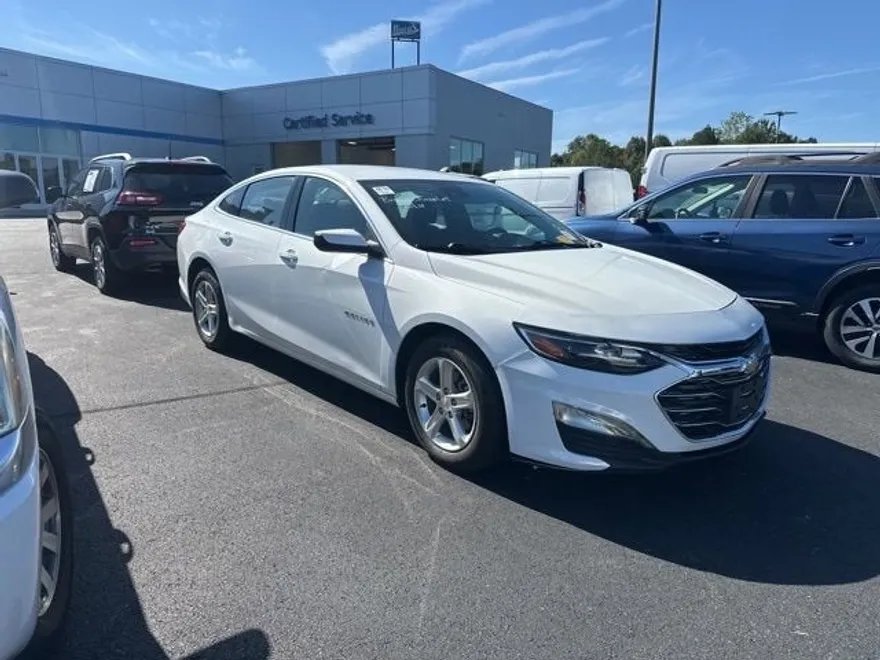 2021 Chevrolet Malibu LS photo 1